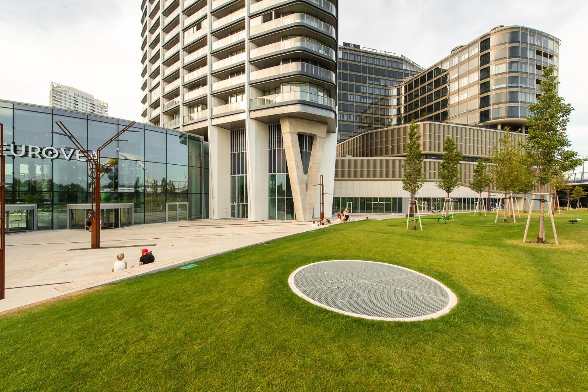 Nikas Eurovea Apartments - Free Parking Bratislava Eksteriør bilde