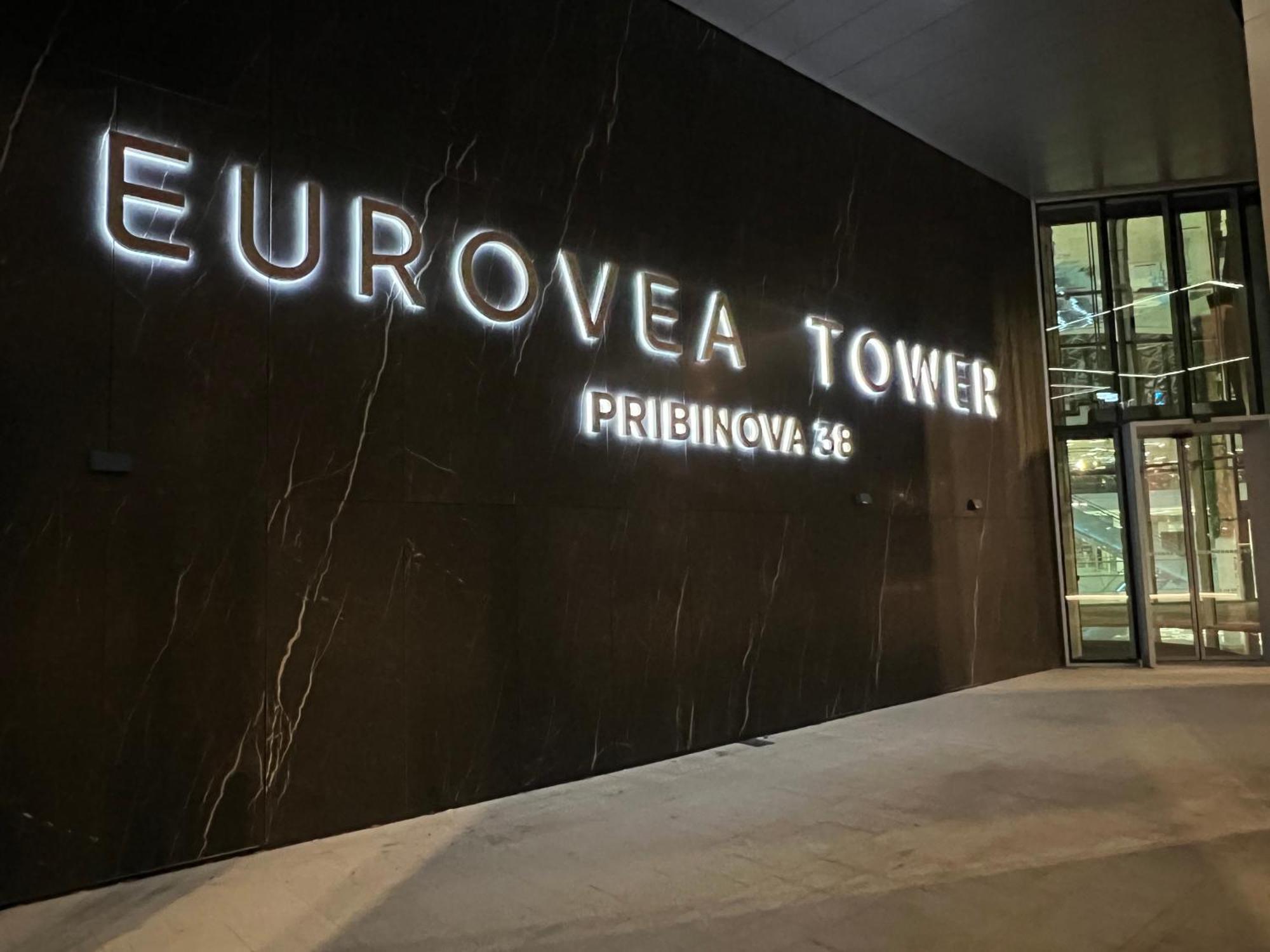 Nikas Eurovea Apartments - Free Parking Bratislava Eksteriør bilde