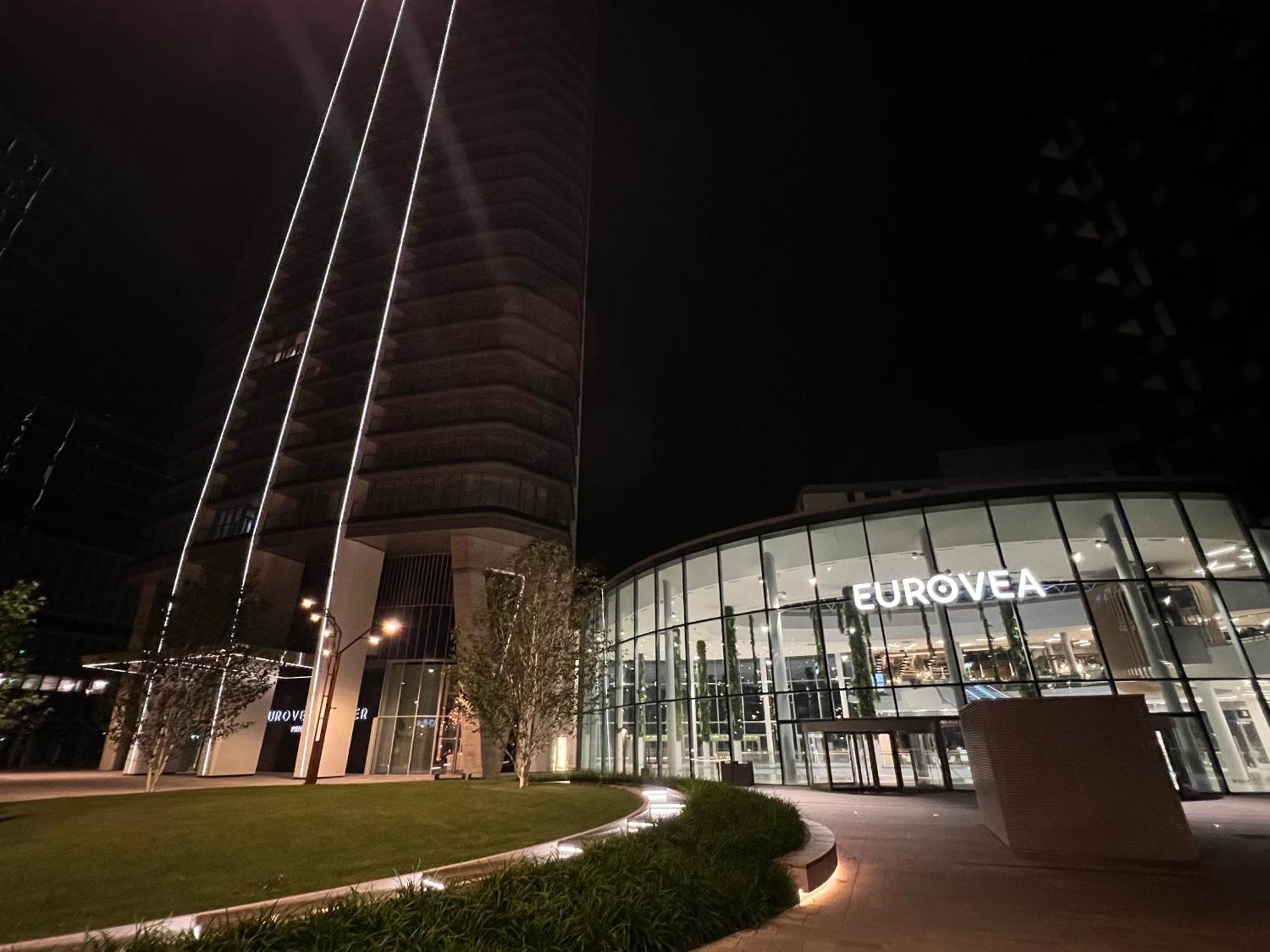 Nikas Eurovea Apartments - Free Parking Bratislava Eksteriør bilde