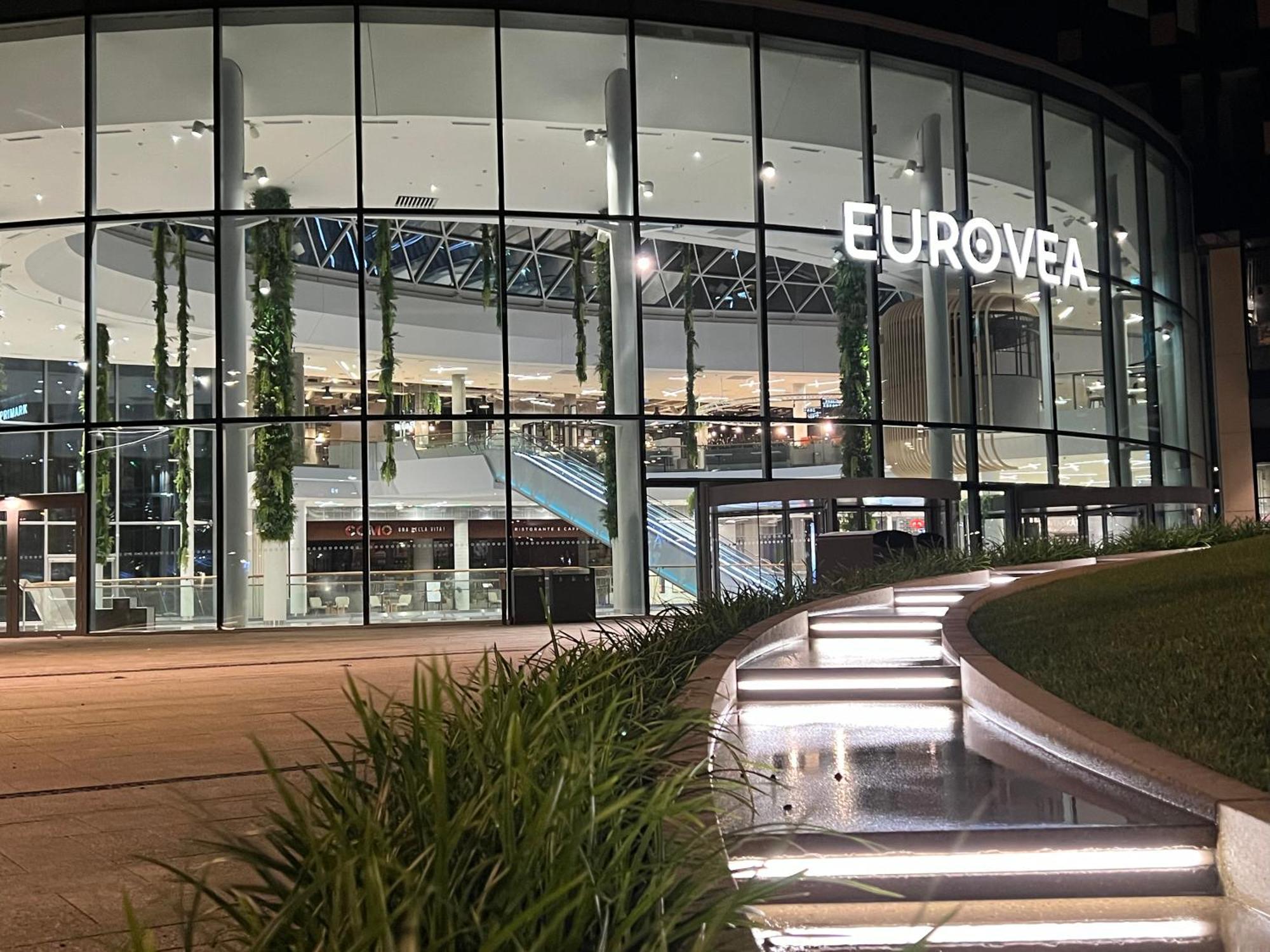 Nikas Eurovea Apartments - Free Parking Bratislava Eksteriør bilde